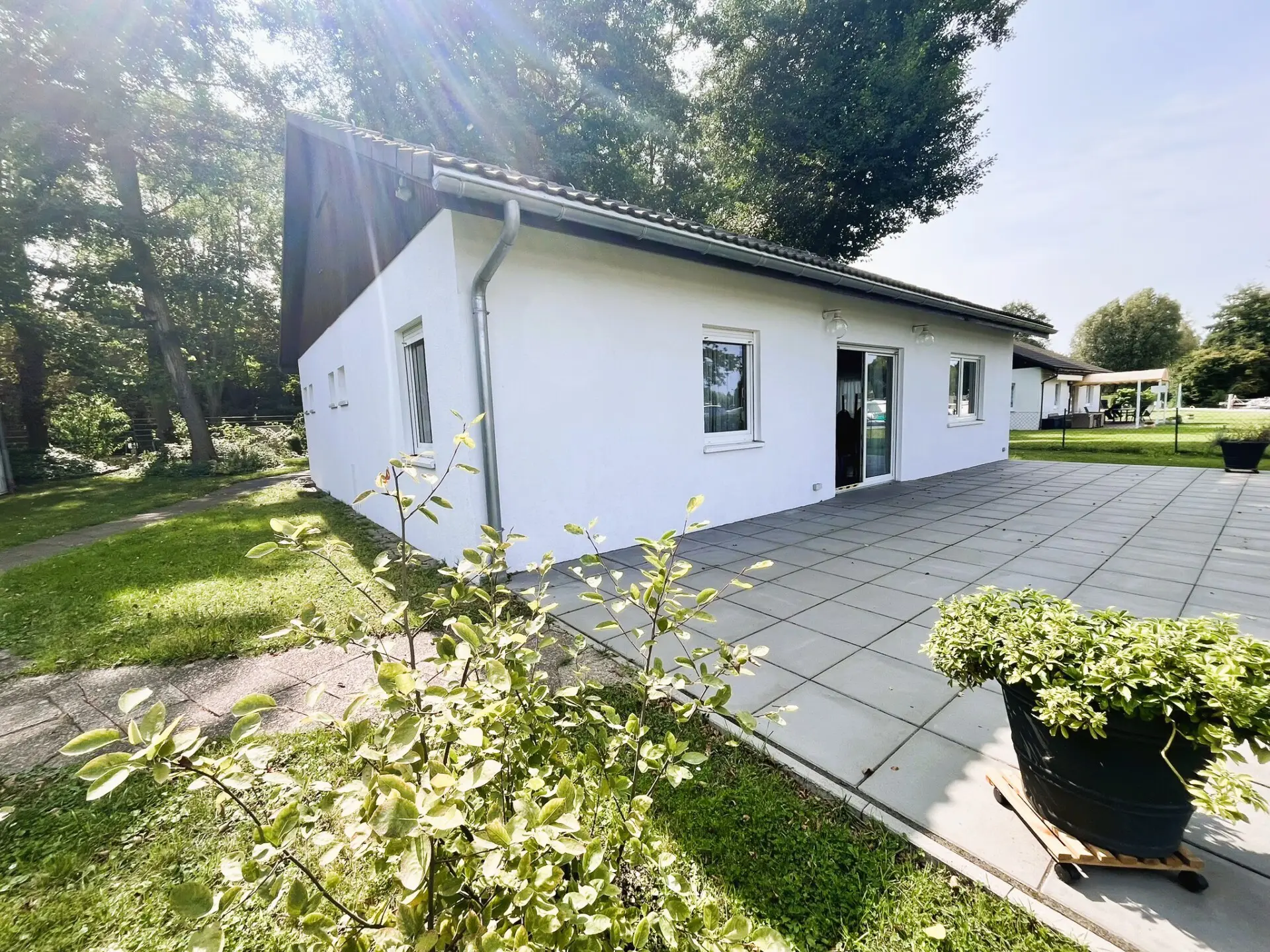 Vereinsheim am Wasser